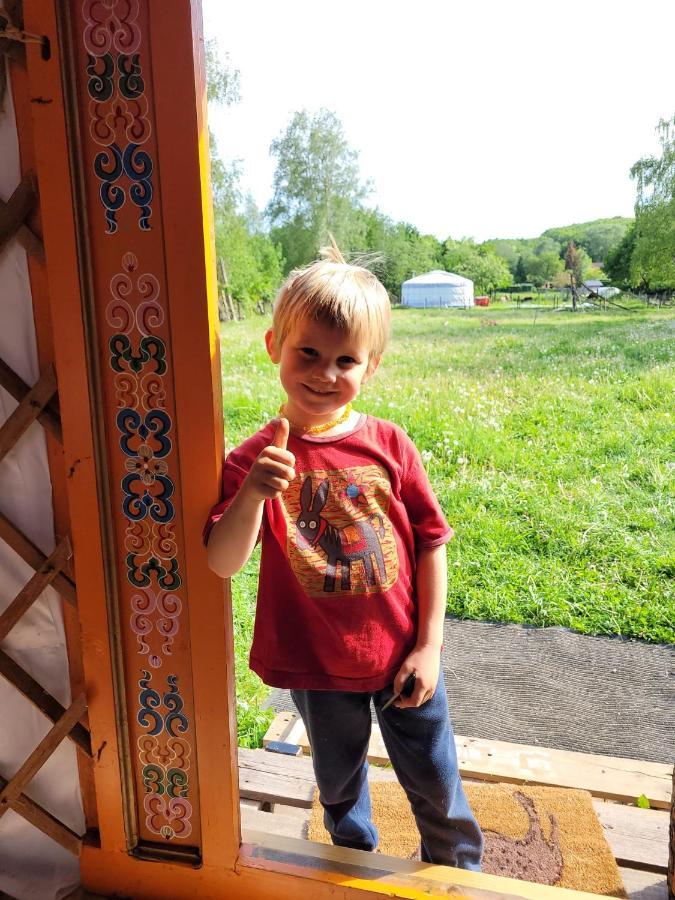 Slapen Tussen De Ezels In De Yurt Hotel Aarschot Exterior foto